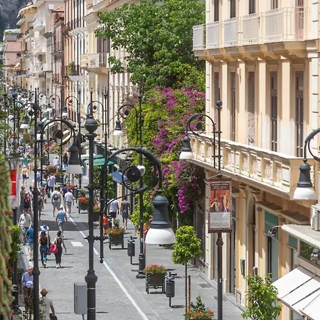 Daire Comfy 4 Sleeps Right In The Centre