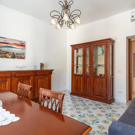 Comfy 4 Sleeps Right In The Centre * Sorrente