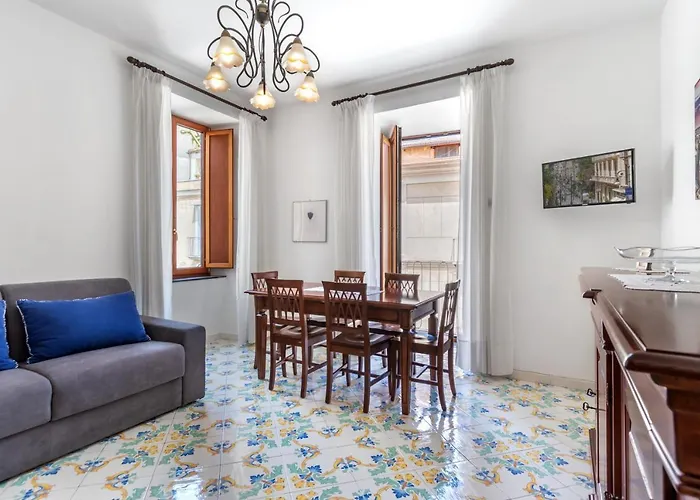 Comfy 4 Sleeps Right In The Centre Sorrente